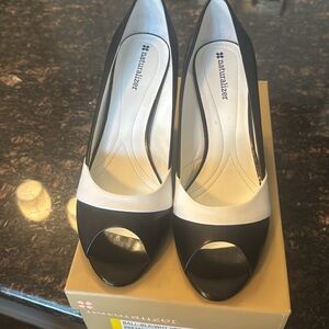 Naturalizer black and white peep-toe pumps, like new. Stylish and sassy!